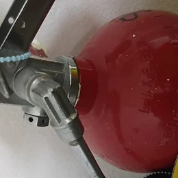 Evidencia de campo: extintor revisado durante la inspección